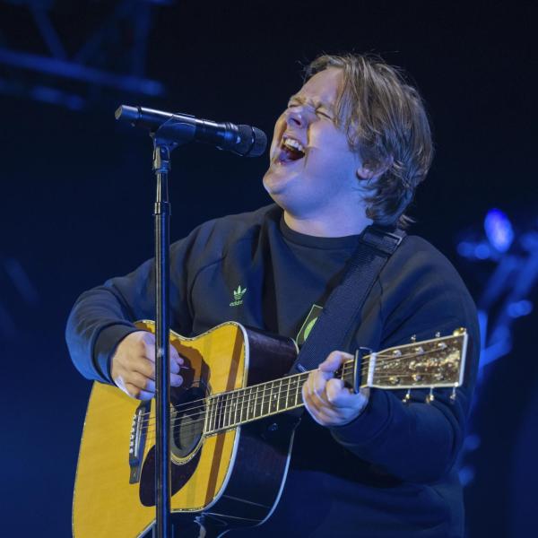 Lewis Capaldi malattia, cos’ha e perché potrebbe ritirarsi?