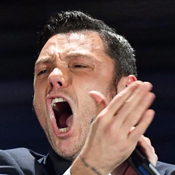 Tiziano Ferro a Messina sfiora il sold out: previste 40mila persone e alberghi pieni, 30 le canzoni che canterà