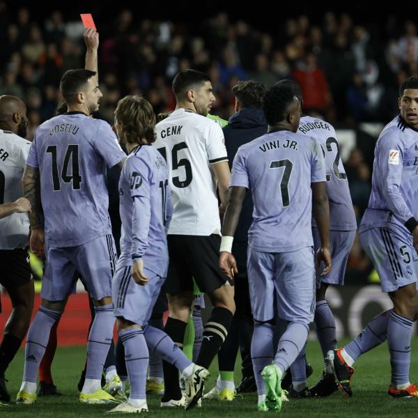 Valencia-Real Madrid, arbitro nella bufera: fischia la fine un istante prima del gol di Bellingham | VIDEO