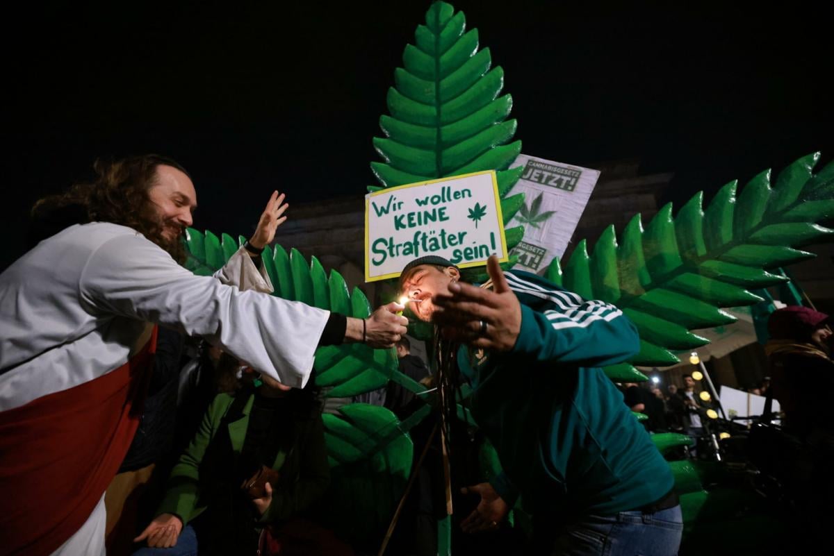 Germania, la cannabis per usi ricreativi è diventata legale: cosa prevede la legge