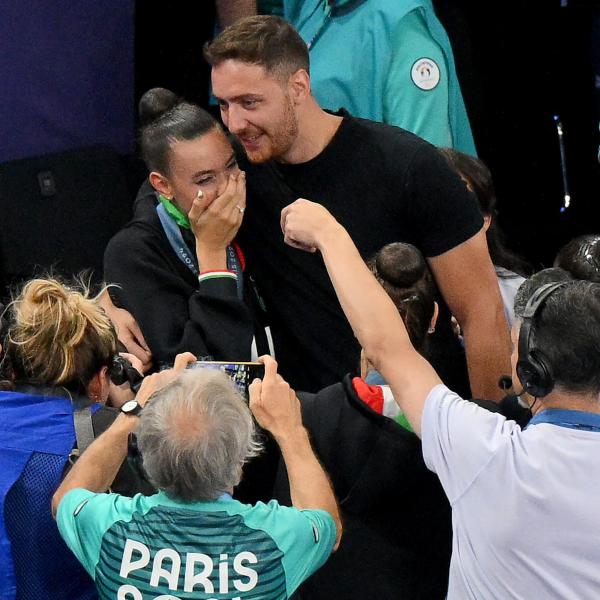 Alessia Maurelli, il fidanzato le fa la proposta di matrimonio in diretta alle Olimpiadi dopo la medaglia di bronzo | VIDEO