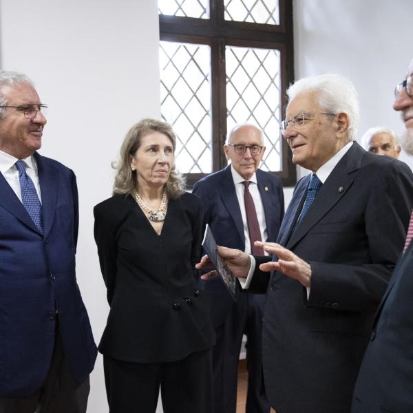 Mattarella all’incontro con i prefetti d’Italia: “Vostri compiti resi impegnativi da odio e violenza”