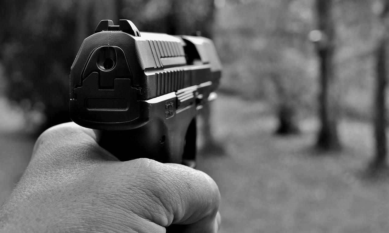 San Giorgio su Legnano (MI): un uomo spara alla fidanzata con la pistola del cognato, poi si uccide