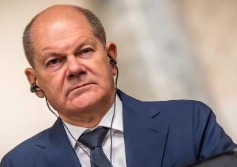 Migranti in Germania, Scholz: “Effettuare più espulsioni e più rapidamente”