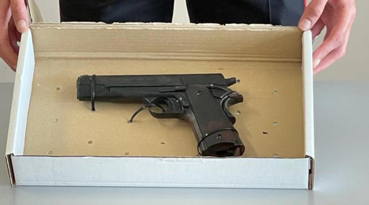 Piacenza, morto mentre per gioco maneggiava una pistola clandestina