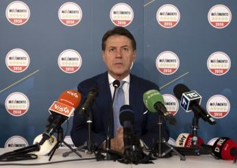 Dimissioni Conte, la lunga notte del Movimento 5 Stelle. L’ex premier: “Sono sul piatto della cena”. Poi annuncia una costituente in autunno. E i suoi fedelissimi lo sostengono | VIDEO