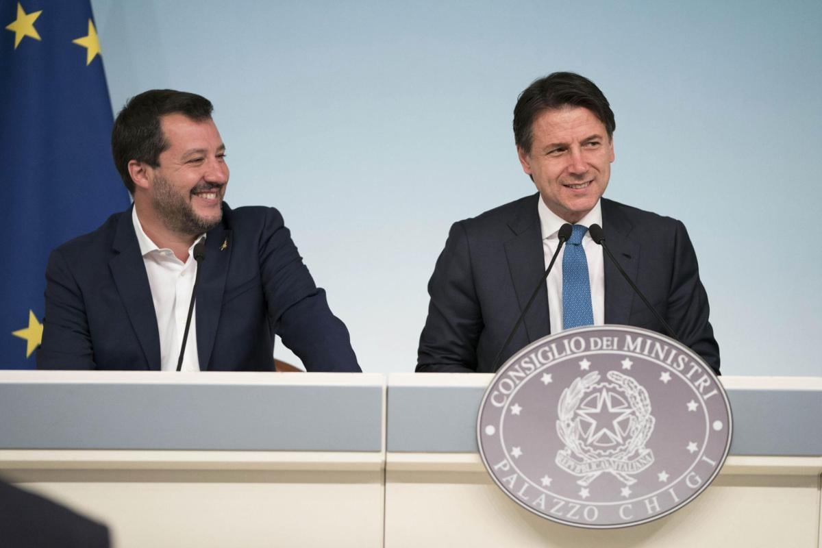 Guerra in Ucraina, la ‘strana alleanza’ tra Conte e Salvini: “No all’Europa della guerra”. Ma Meloni tira dritto: “Per la pace serve la deterrenza”