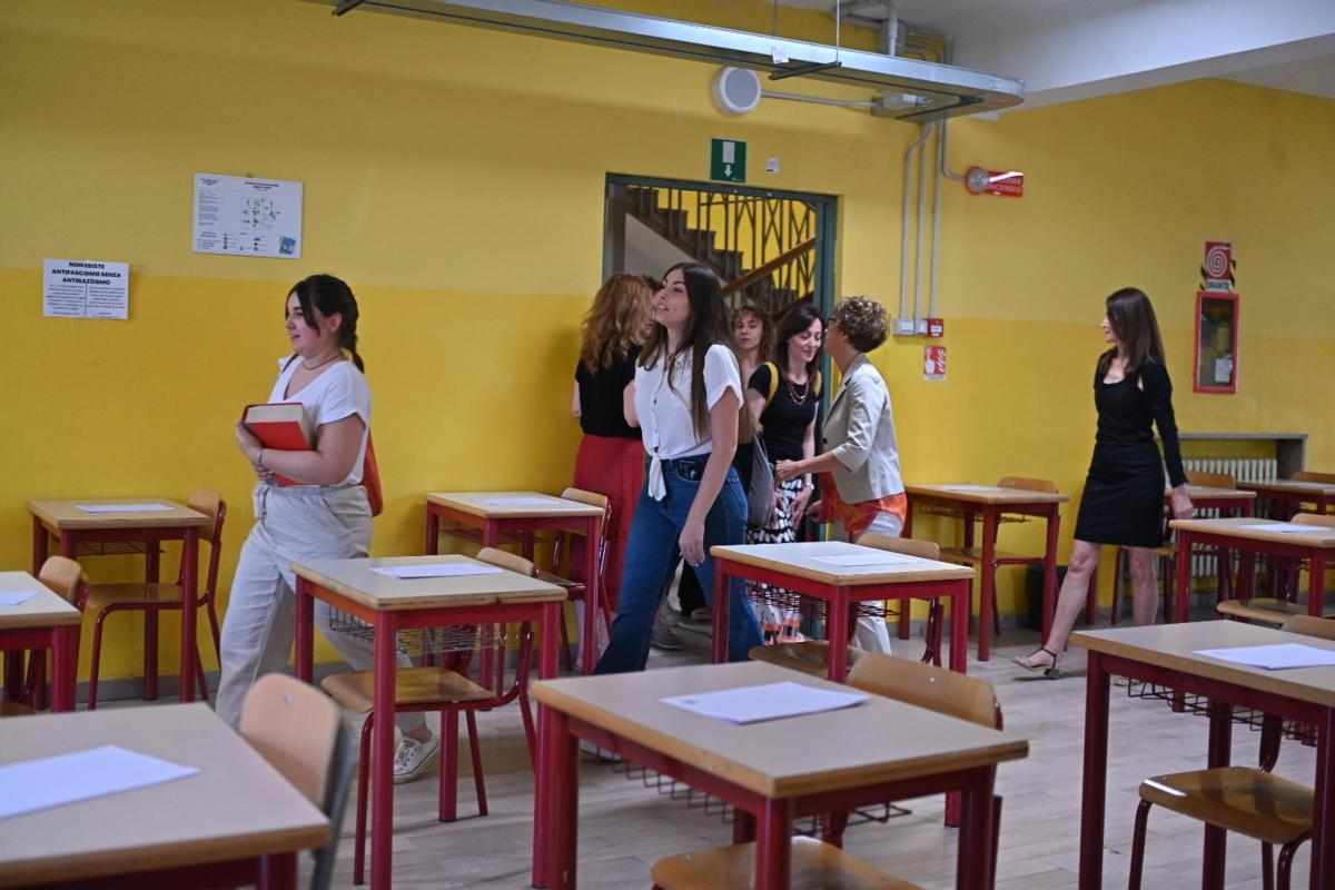 Liceo Palmieri Lecce La Preside Di Cuonzo E Il Caso Dress Code N 0143