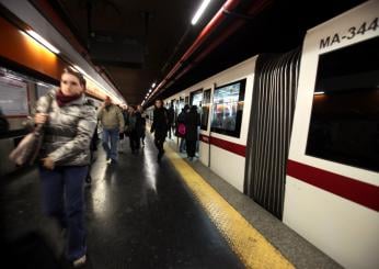 Roma, annuncio metro scioccante: “la buttamo ‘sta sigaretta o t’a devo ficcà ar c…?”