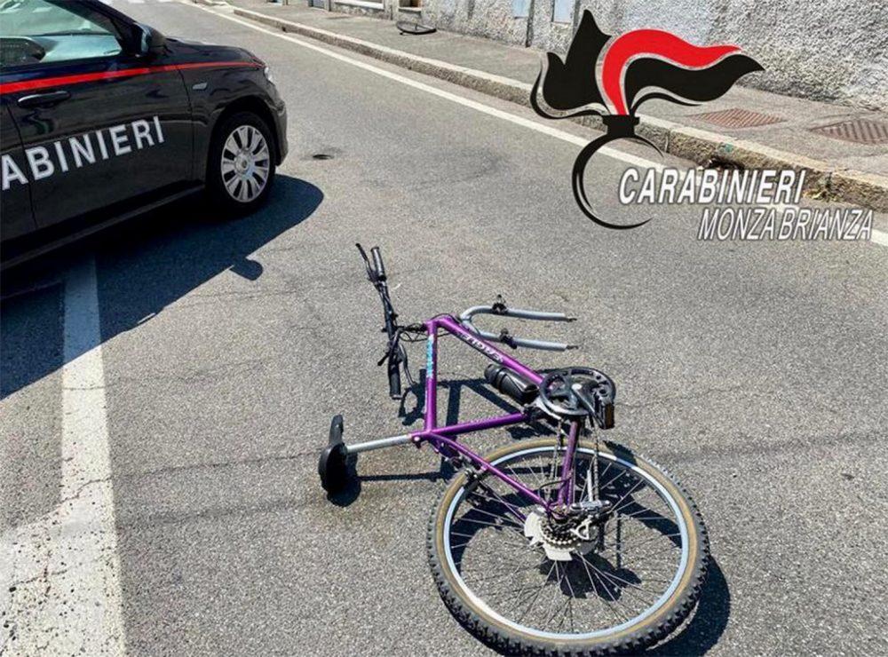 Ruba un’auto e nella fuga investe il padre in bicicletta