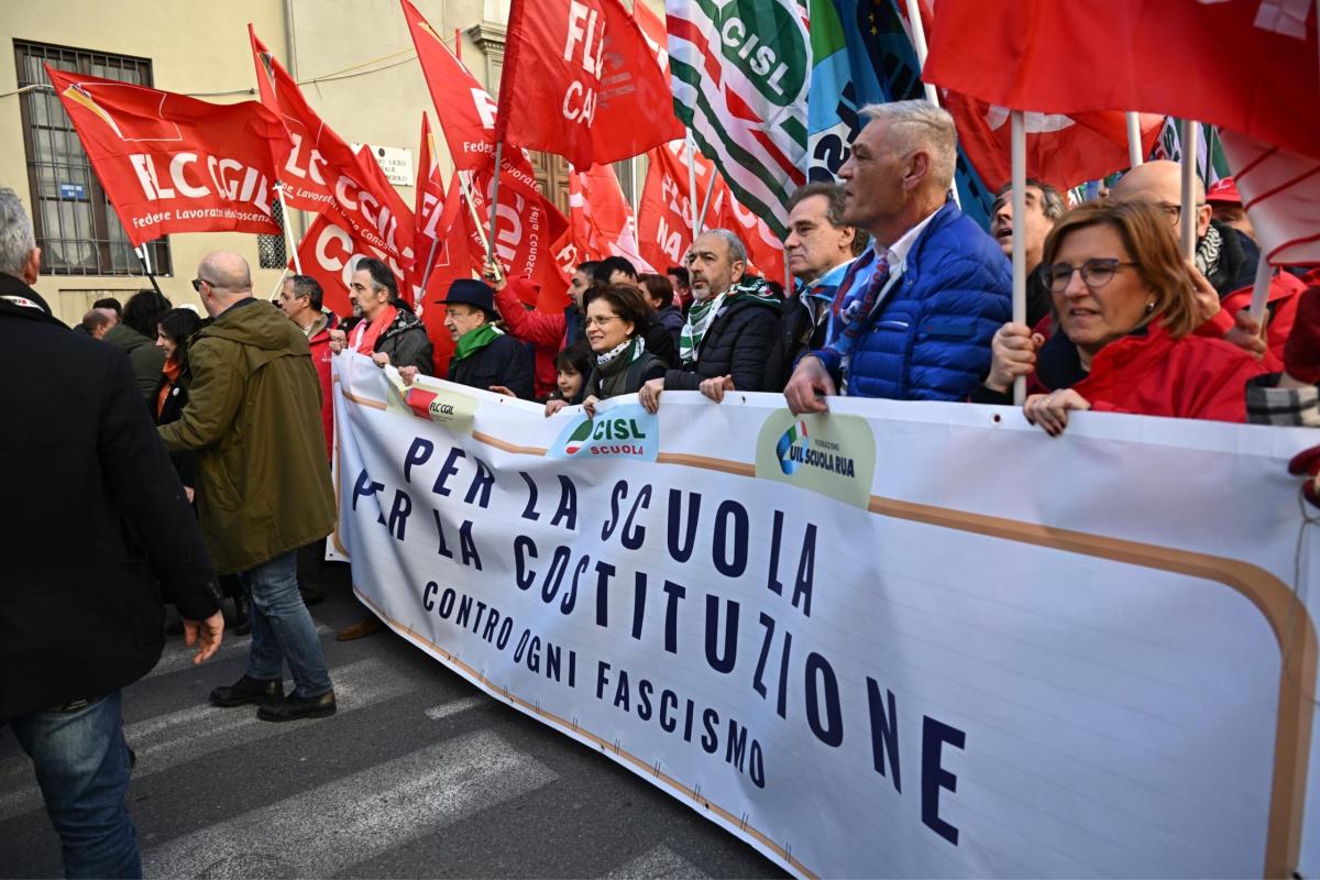 Firenze, in corso la manifestazione antifascista: presenti Conte e …