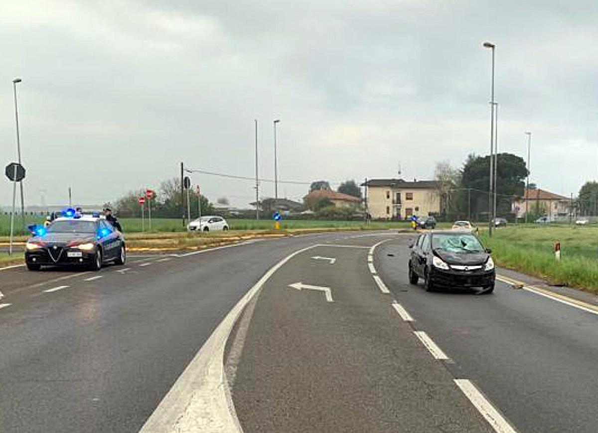 Incidente stradale Brindisi: auto contro un muro, feriti due giovani