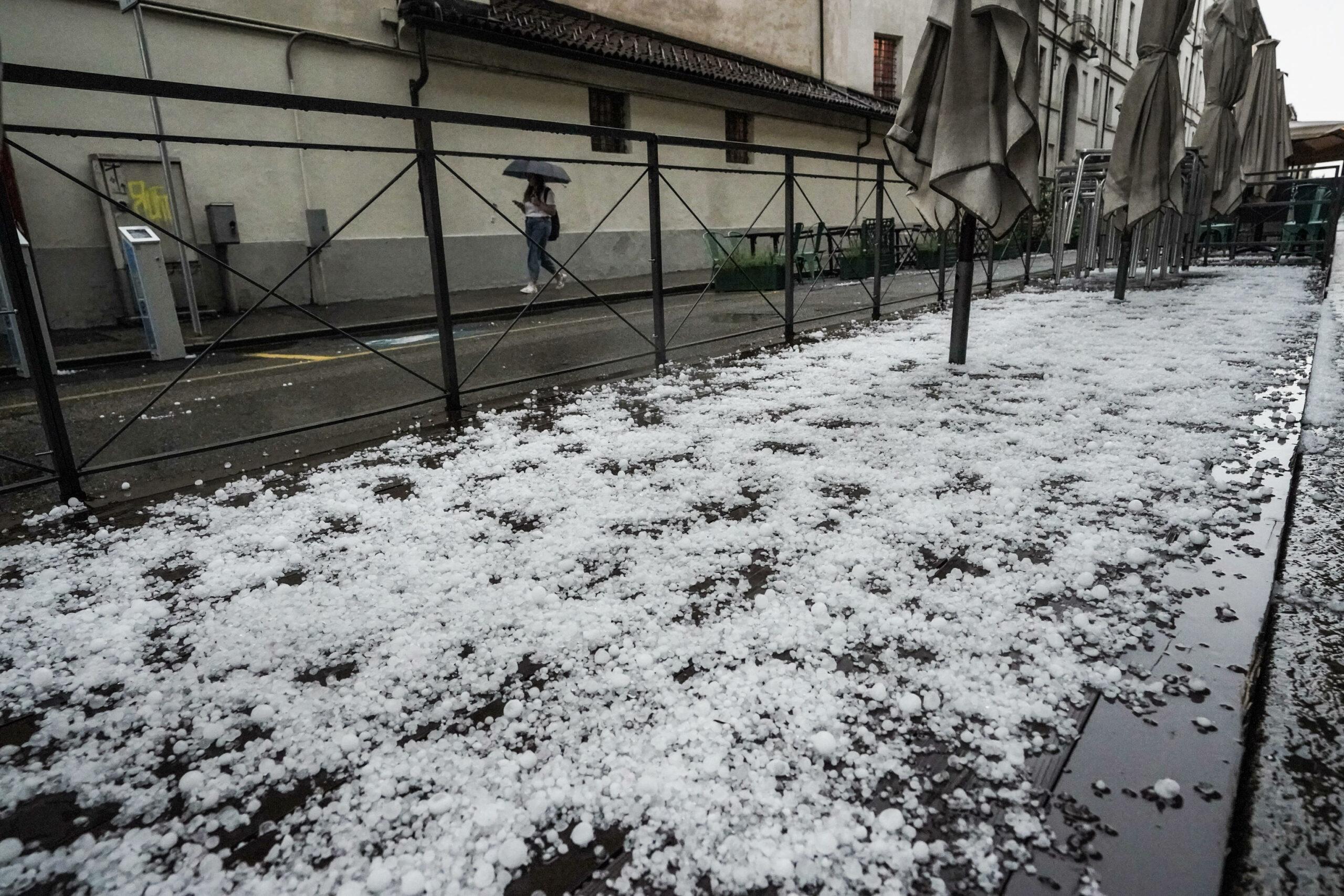 Graupel: cos’è e come si forma questo fenomeno atmosferico accaduto sulle coste adriatiche