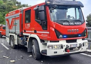 Rieti, incendio nel polo logistico di Passo Corese: in fiamme il tetto di un capannone, sul posto i vigili del fuoco