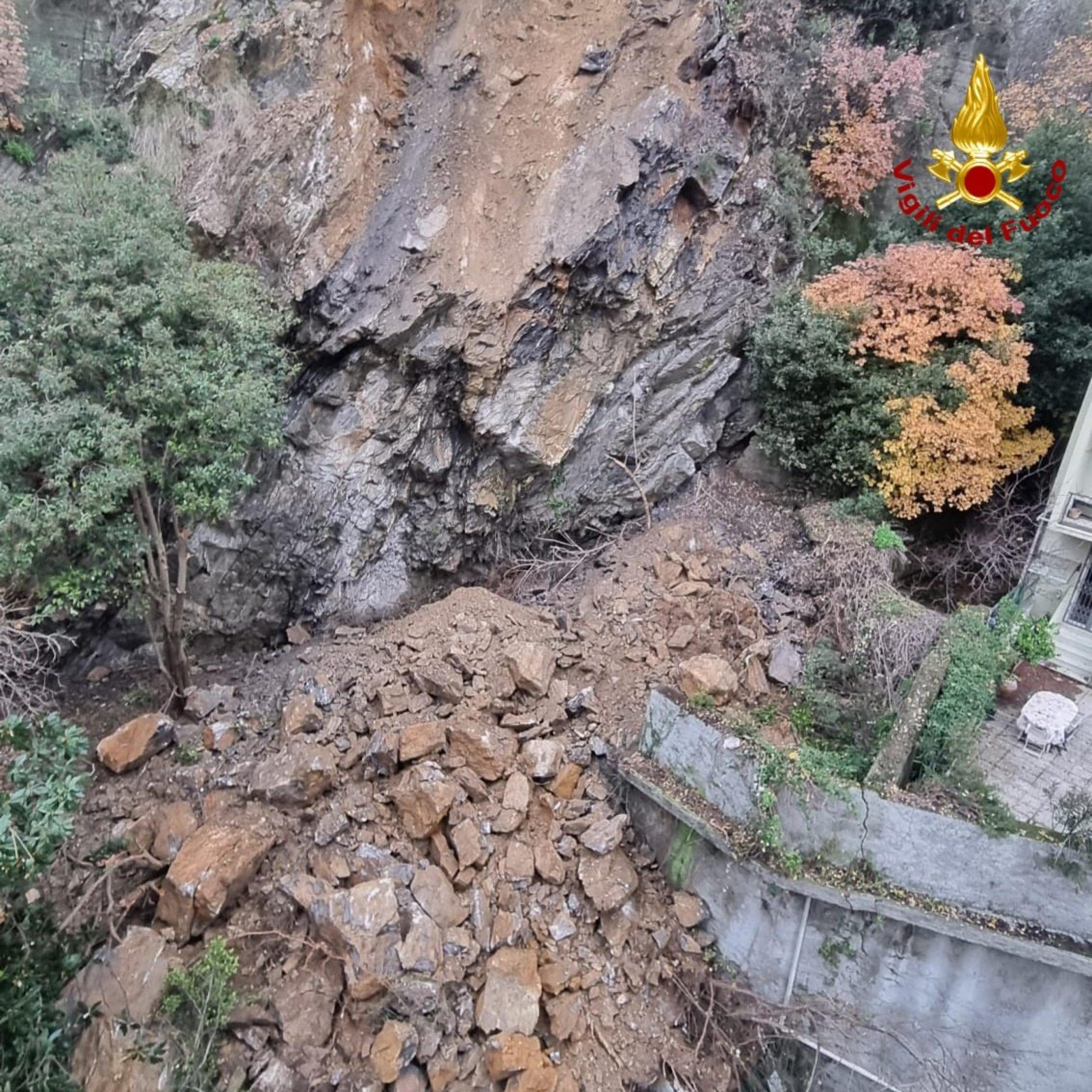 Frana a Genova in via Posalunga. Evacuati in 46