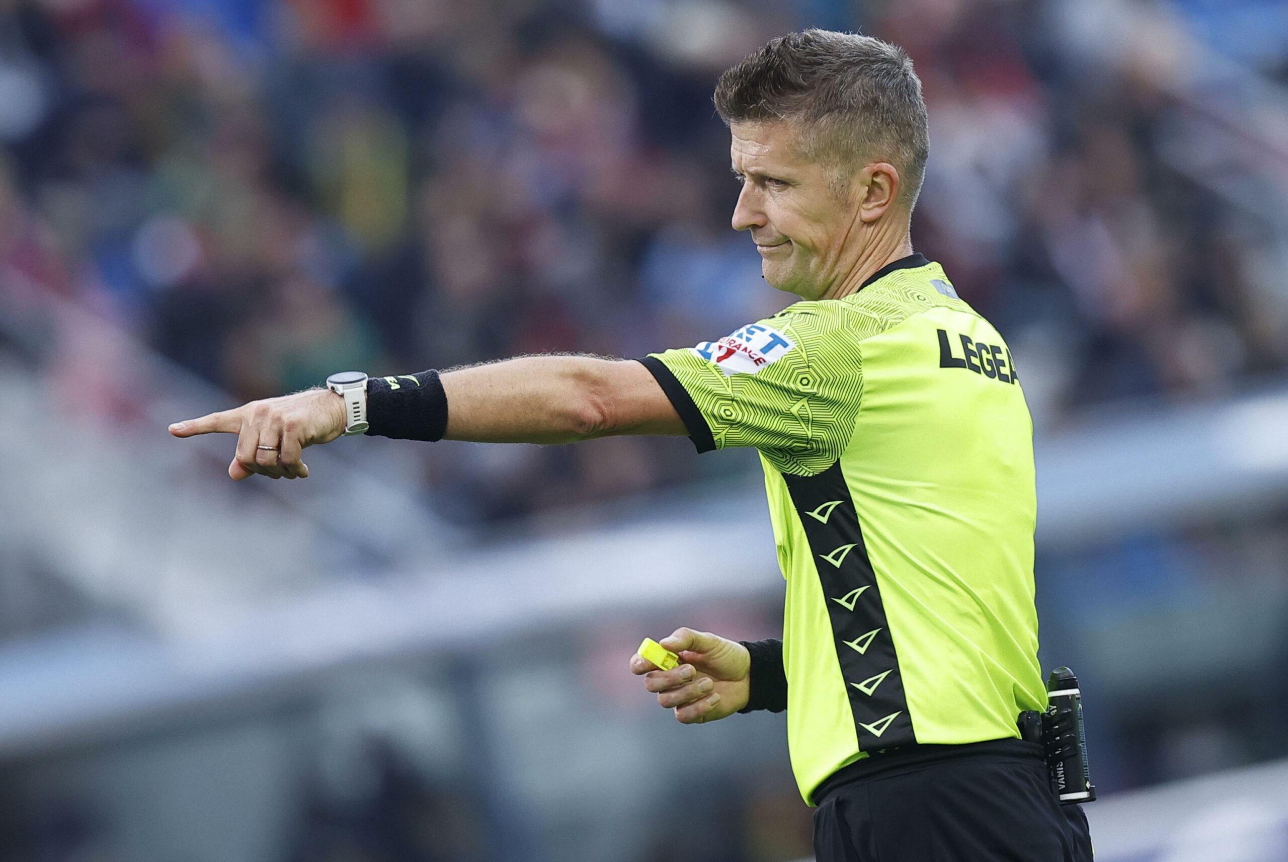 Milan-Atalanta, l’arbitro Orsato nella bufera. Tifosi rossoneri sui social: “Il solito incapace, manie di protagonismo” | FOTO