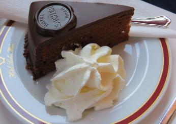 Come si fa l’inimitabile torta Sacher, ricetta originale austriaca