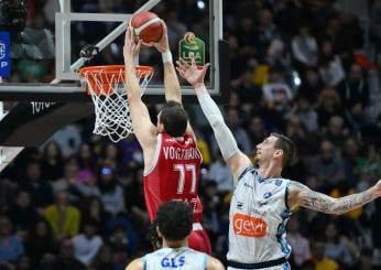 Coppa Italia basket, Napoli trionfa in finale a sorpresa contro l’Olimpia Milano: il racconto