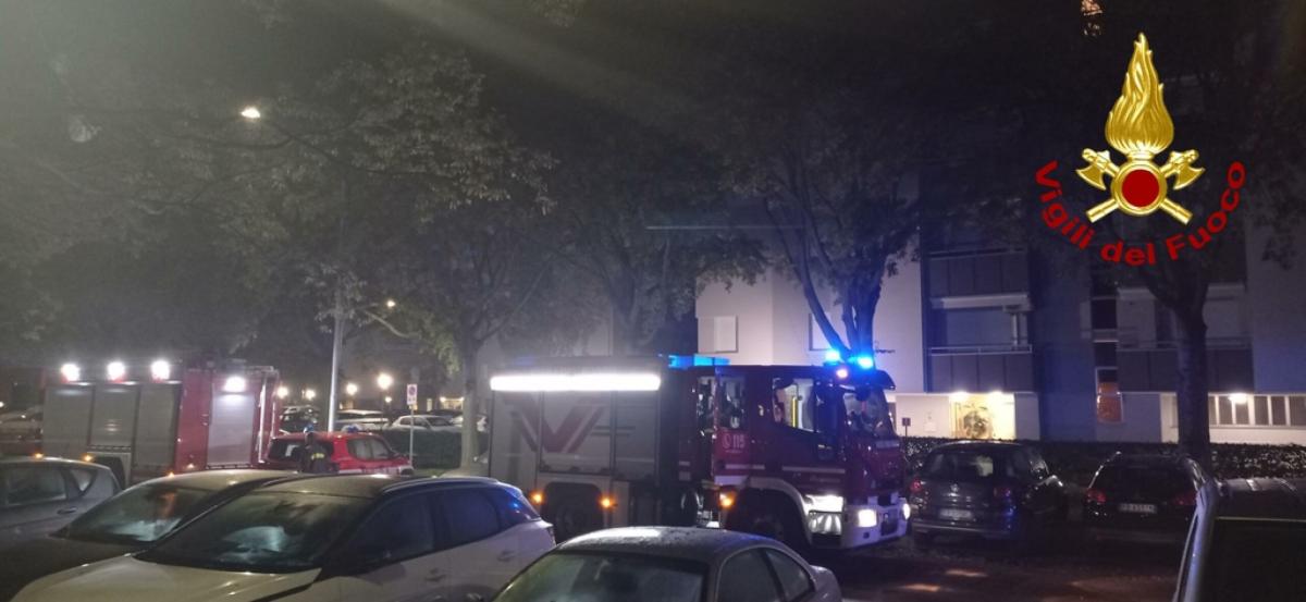 Incendio a Modena Est, in fiamme appartamento in via Toscanini, mor…