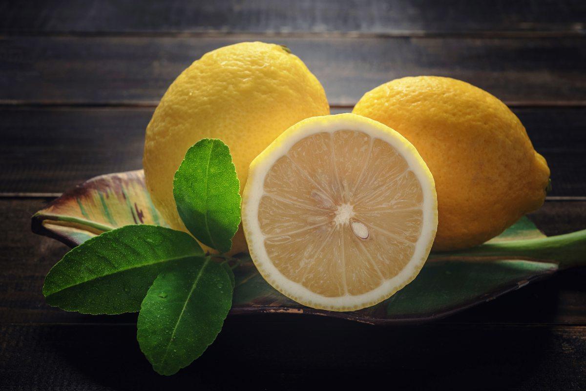 Perché i limoni non vanno in frigo? Come conservarli per mantenerli…