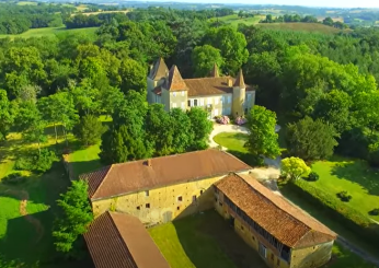 Francia, in vendita il castello d’Artagnan. Chi sarà il prossimo proprietario?