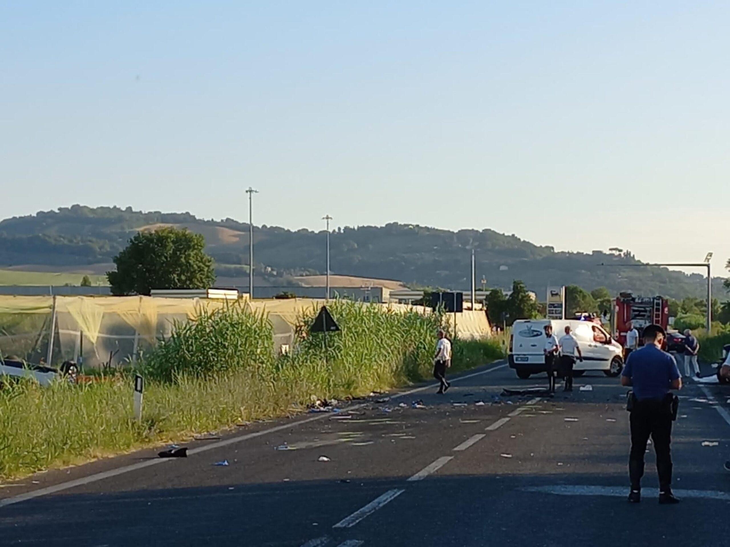 Incidente stradale Crevalcore (Bologna): schianto moto-furgone, muore centauro di 57 anni