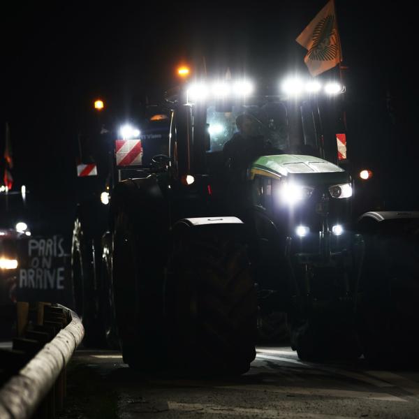 Francia, Attal annuncia concessioni chiave agli agricoltori: “Il lavoro è appena iniziato”