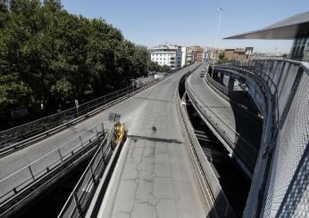 Maltempo, chiusa la tangenziale est di Roma: il vento stacca i pannelli antirumore