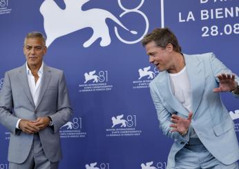 George Clooney e Brad Pitt assediati dai fan per “Wolfs – Lupi Solitari”: i due protagonisti arrivano al Festival del cinema di Venezia 2024 | VIDEO