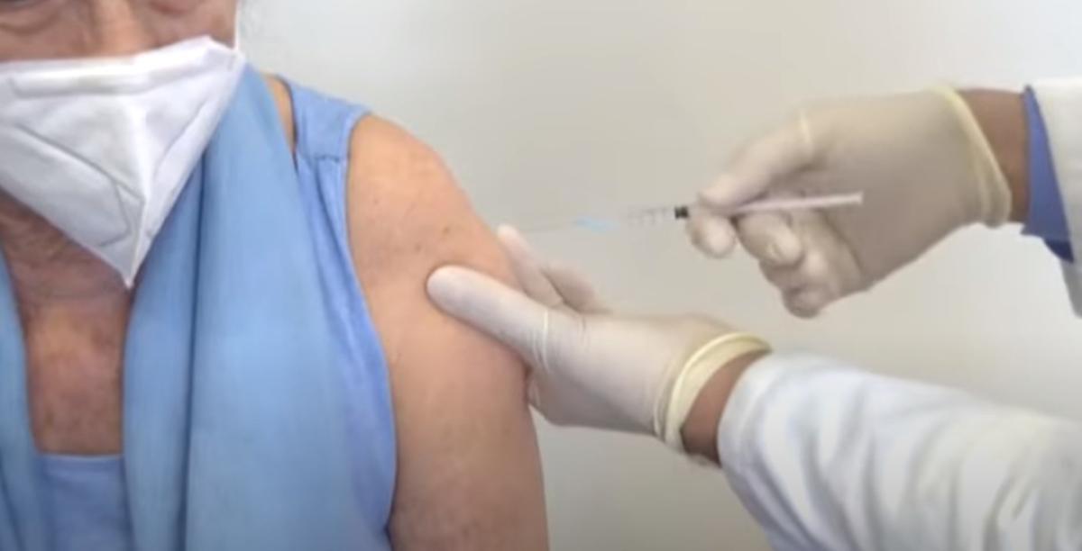 Covid Pirola, sintomi e gravità della nuova variante BA.2.86. E’ resistente ai vaccini?