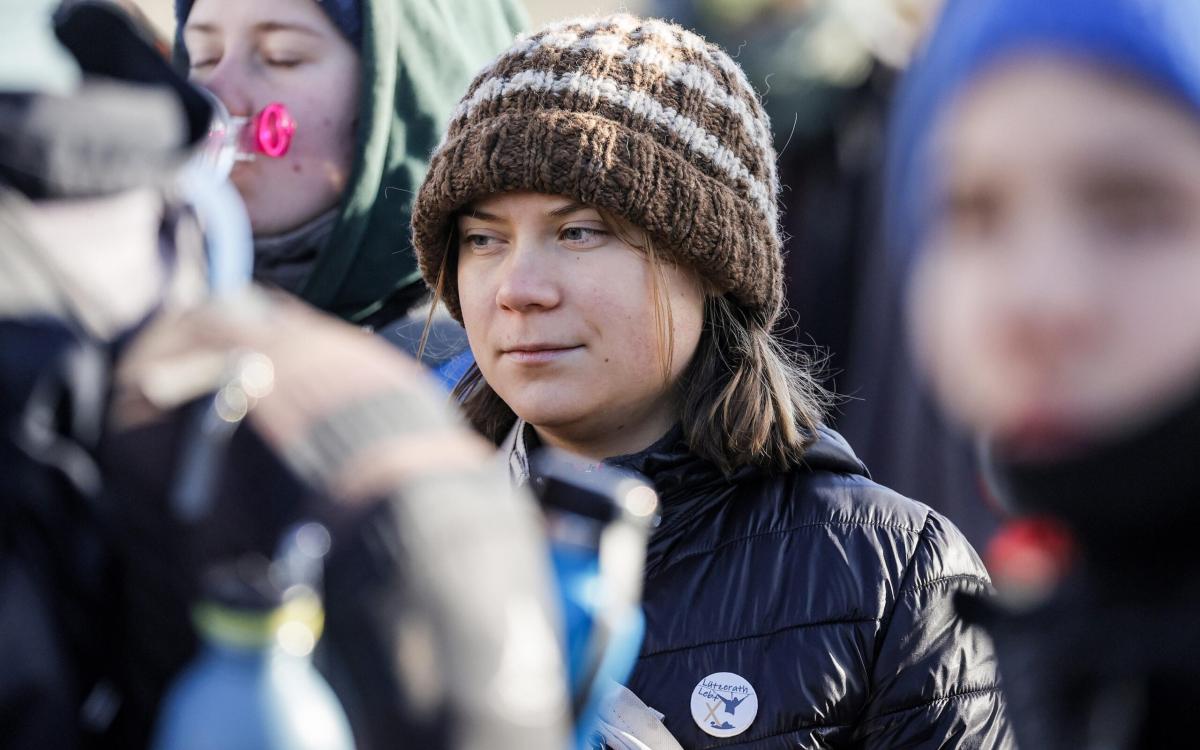 Greta Thunberg si diploma, niente più scioperi a scuola: “Ma la pro…