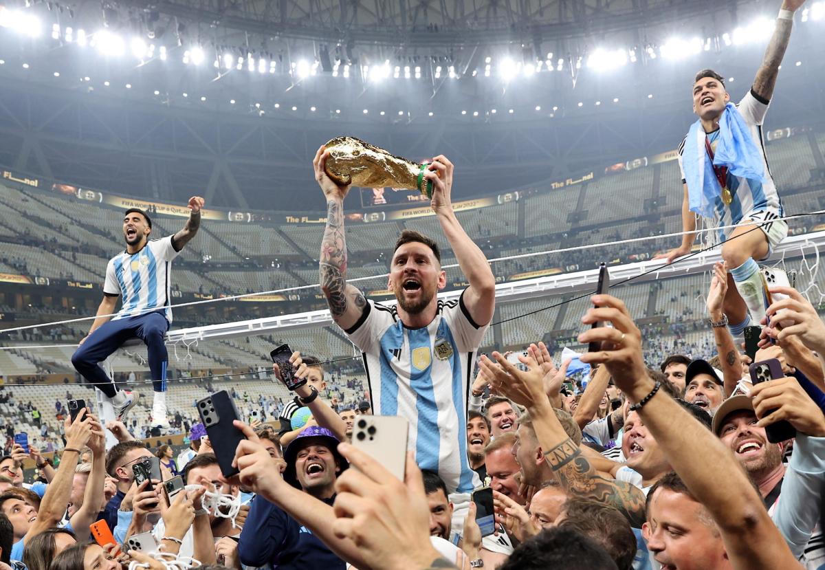 Lionel Messi regalo mondiale ai compagni dell’Argentina: iPhone con…