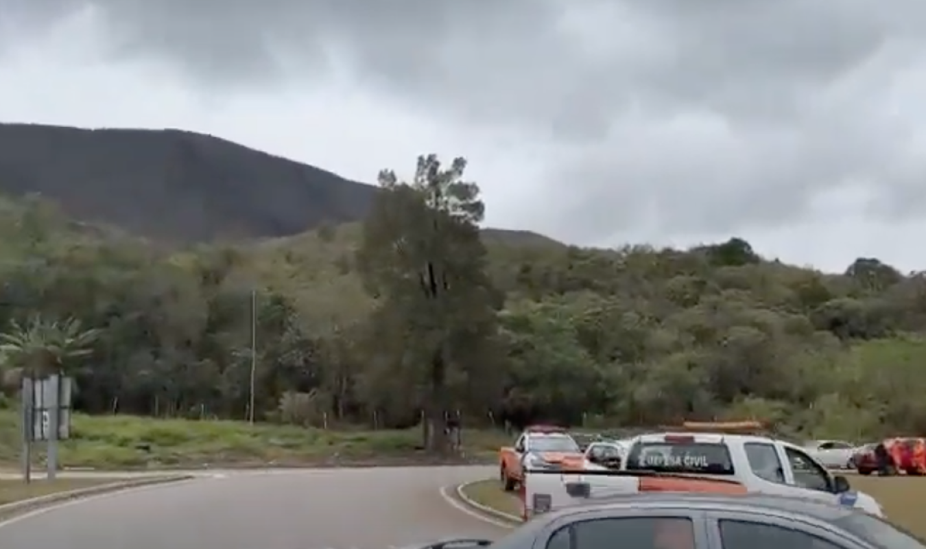 Brasile, incidente sulla catena montuosa di Oure Preto: elicottero si schianta, sei morti | FOTO E VIDEO