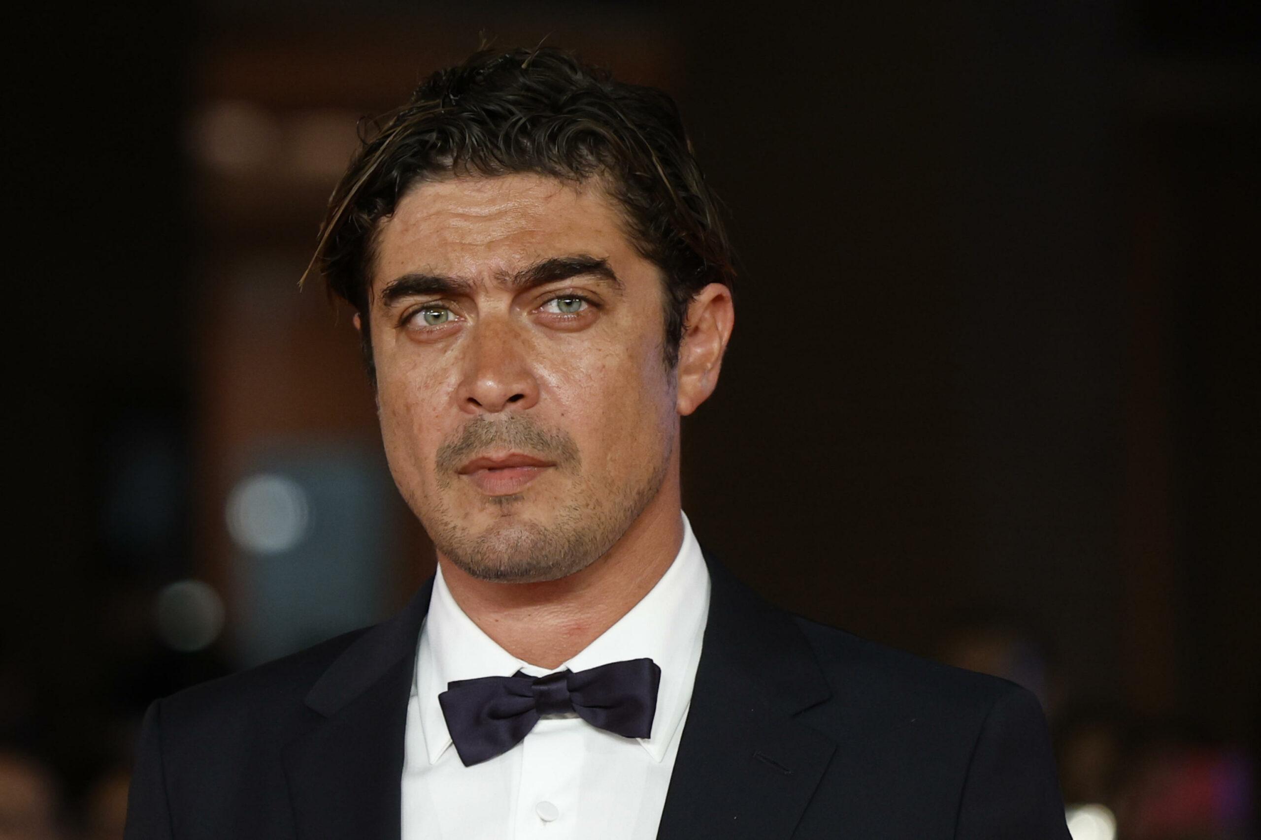 Riccardo Scamarcio e Benedetta Porcaroli sono tornati insieme ufficialmente: spuntano le foto per le vie di Roma