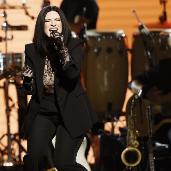 Laura Pausini annuncia a sorpresa l’evento per Capodanno 2024: dove si esibirà