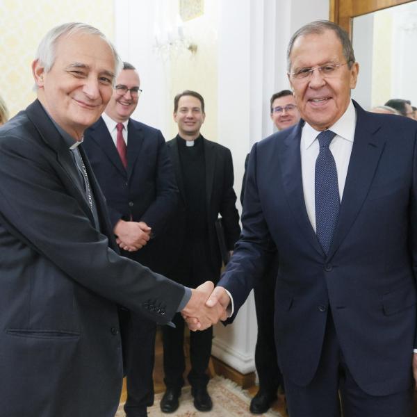 Guerra in Ucraina, il cardinale Zuppi ha incontrato Lavrov a Mosca. Luise (vaticanista): “La diplomazia vaticana può porre le basi per il cessate il fuoco”