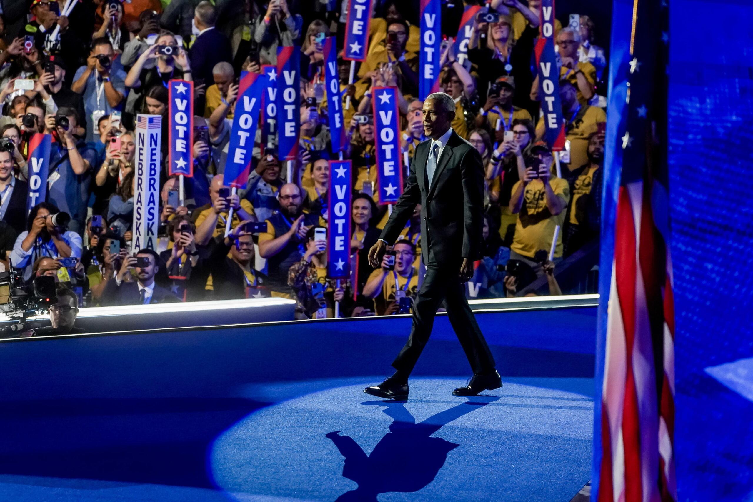 Elezioni Usa 2024, Obama e Clinton affiancheranno Walz nei prossimi comizi | FOTO E VIDEO