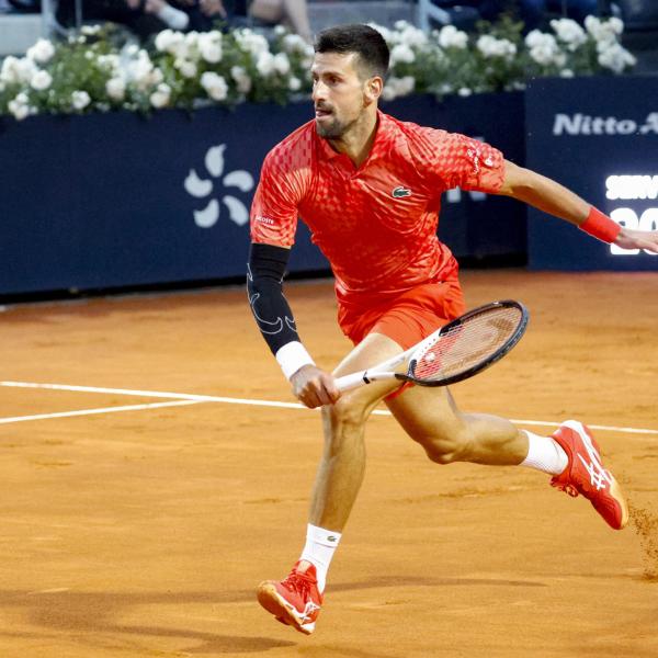 ATP Roma 2023, Djokovic batte Etcheverry ma fatica nel primo set