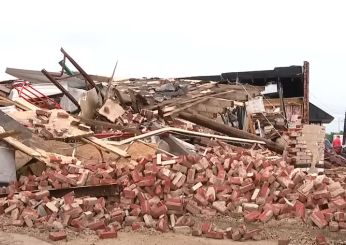 USA, devastanti tornado in Oklahoma: almeno 4 morti, migliaia di persone senza luce | VIDEO