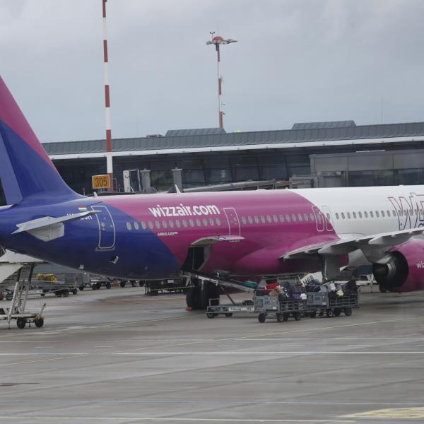 Wizz Air, il volo cancellato e gli italiani bloccati a Madeira, la decisione sui rimborsi: ecco quanto