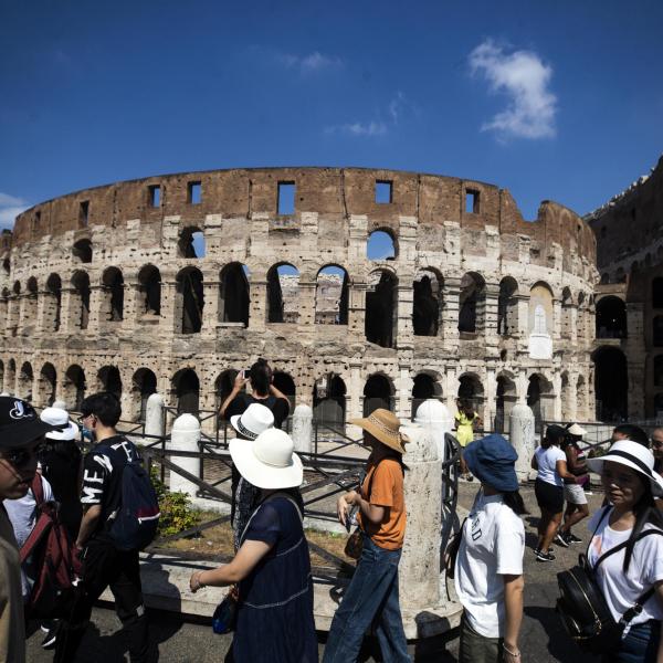 Colosseo, biglietti nominativi in arrivo contro i bagarini, il ministro Sangiuliano: “Una nuova era”