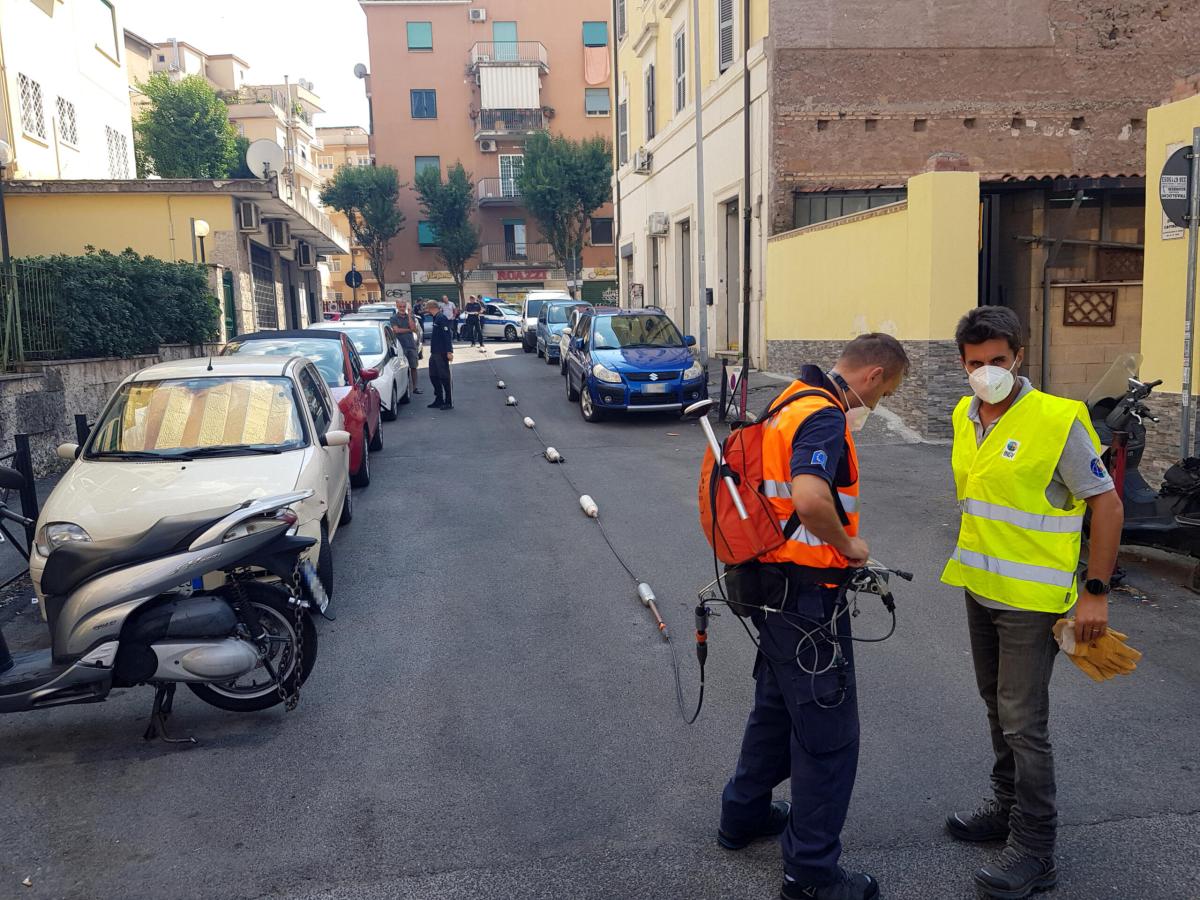 Roma, si apre una voragine sull’asfalto a Monteverde