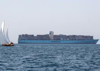 Maersk sospende le navigazioni nel Mar Rosso per 48 ore dopo l’attacco degli Houthi