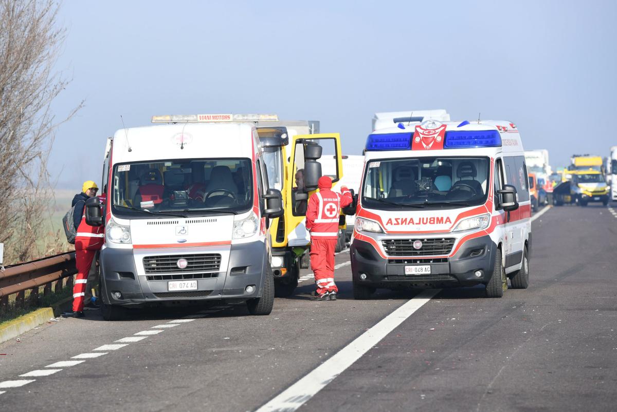 Frosinone, incidente sull’A1 ad Anagni: camion si ribalta, traffico in tilt