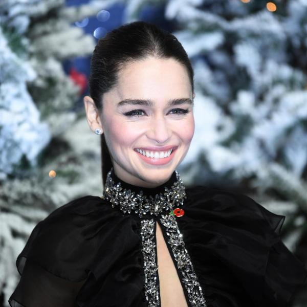 È Natale per Emilia Clarke: in arrivo “The Night Before Christmas in Wonderland” su Prime Video