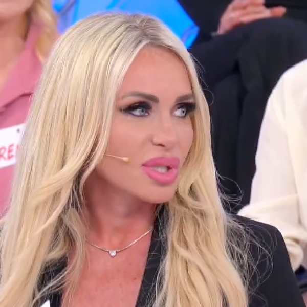 “Uomini e Donne”, chi è Mariangela Pacella, la donna della segnalazione su Mario? | VIDEO