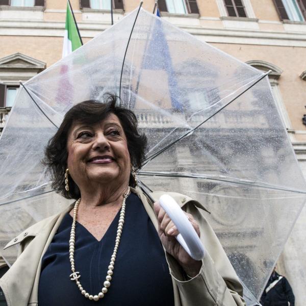 Bufera su Simonetta Matone (Lega): “Maschi disturbati per colpa delle mamme” Ai giornalisti a Montecitorio: “No comment” | VIDEO