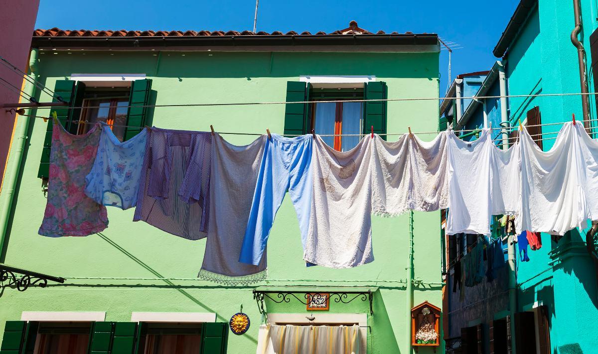 Come lavare correttamente la biancheria: colore, temperatura, detersivo