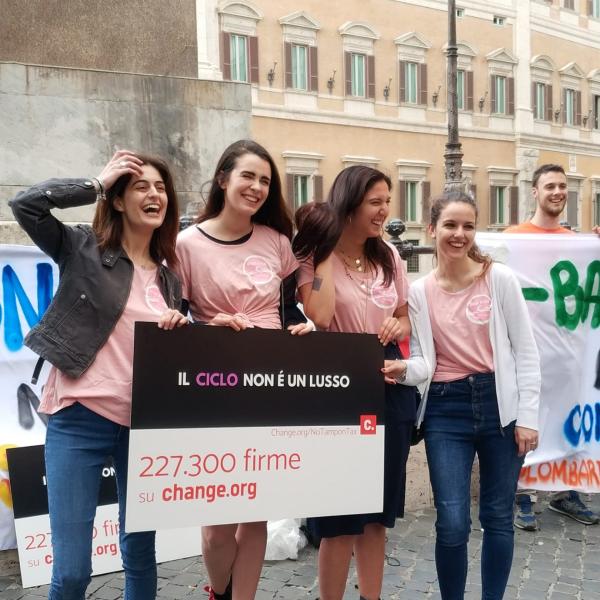 Aumento Iva sugli assorbenti, Curti (Onde Rosa): “Alla premier Meloni chiediamo un segnale, come donna non può venire meno su questi temi”