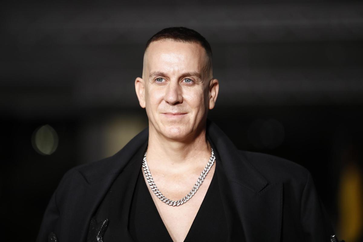 Il designer americano Jeremy Scott lascia il ruolo di direttore cre…